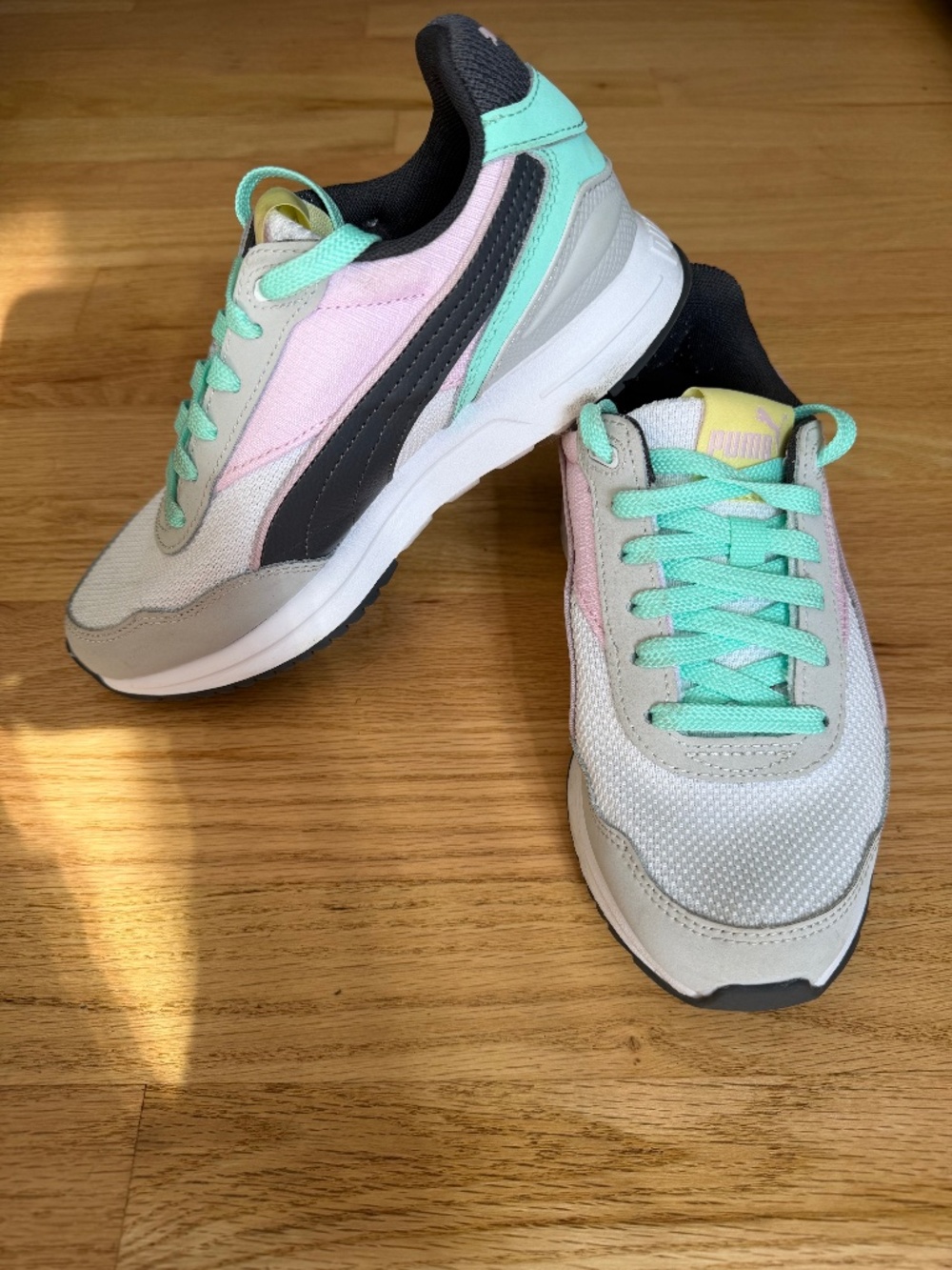 Girls Puma Sneakers Size 4 Big Kids